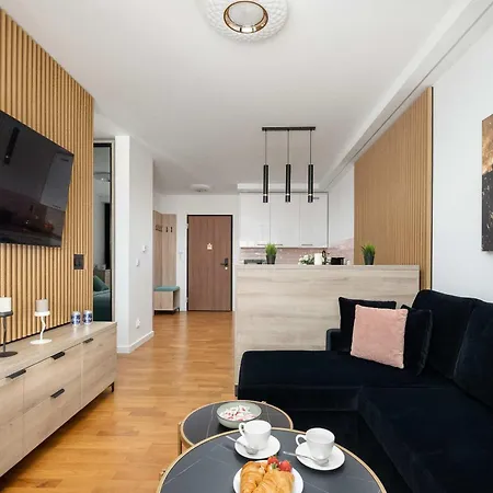 Baltic Waves Luxury With Parking, & Gym By Renters Prestige Apartment