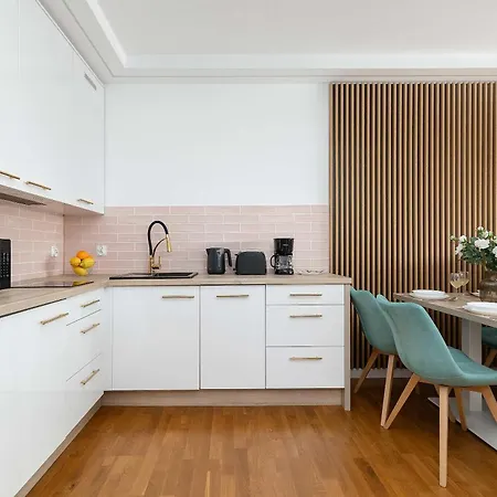 Baltic Waves Luxury With Parking, & Gym By Renters Prestige Apartment *