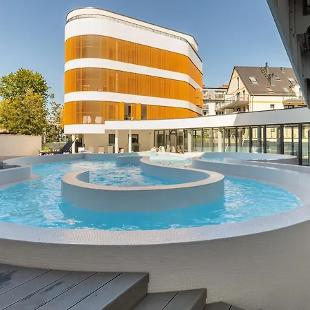 Apartment Baltic Waves Luxury With Parking, & Gym By Renters Prestige